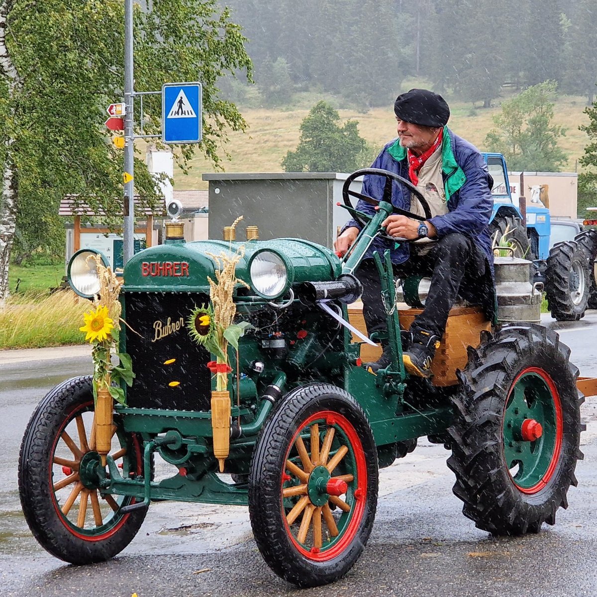 Patrick Zbinden Patrick Zbinden sur un ancien tracteur